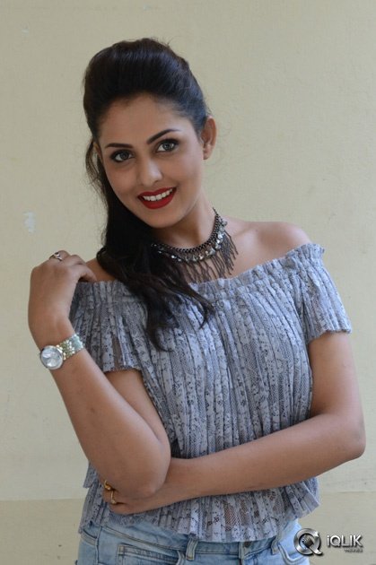 Madhu-Shalini-at-Cheekati-Raajyam-Success-Meet